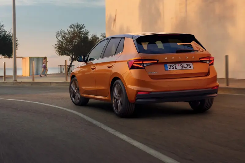 Skoda Fabia im Sonnenuntergang